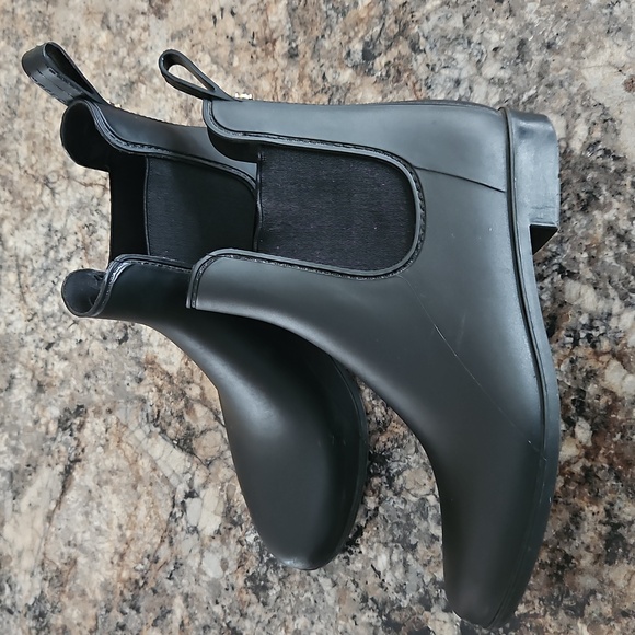 Size 7 Sam Edelman Women's Black Chelsea Rain Boots - Picture 9 of 9